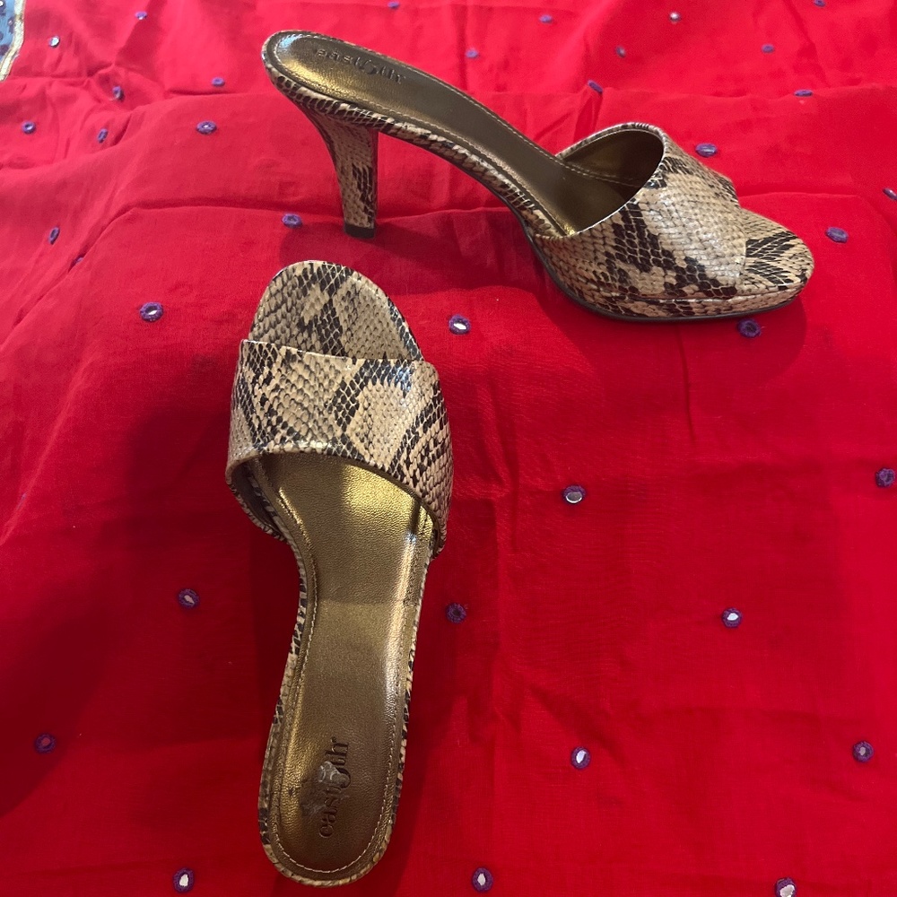 Cute snake print slip on heels